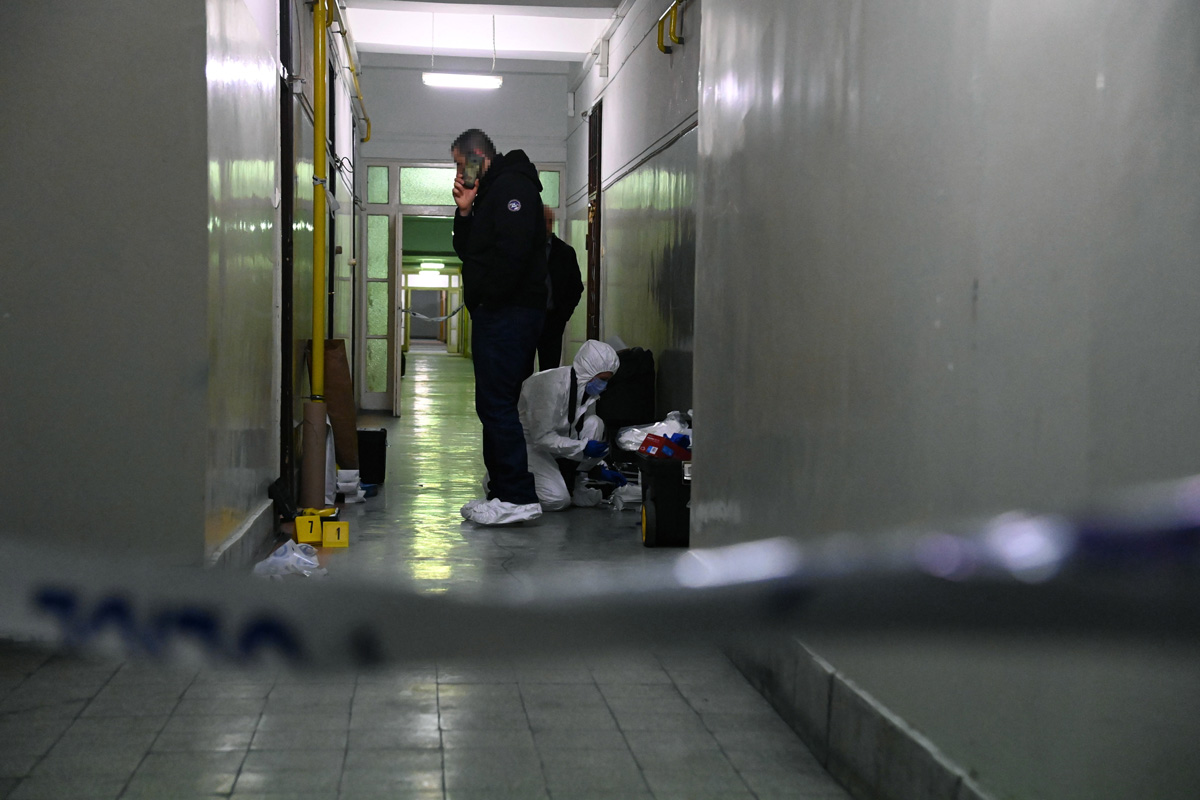 Agyonvertek egy idős férfit a hajléktalanokkal elárasztott józsefvárosi házban