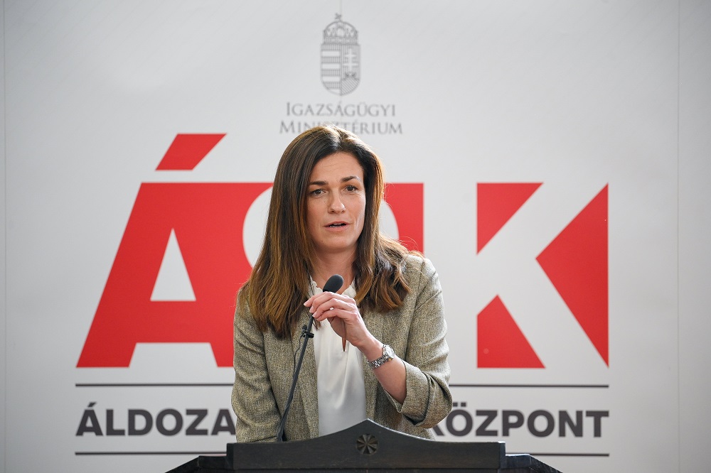 Áldozatsegítő központot adtak át Debrecenben