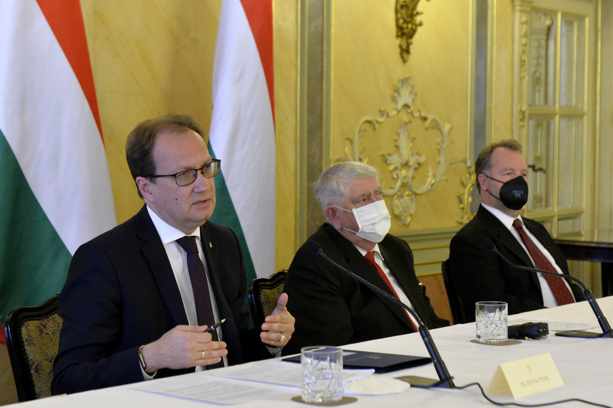 Nagyszabású beruházások a Pécsi Tudományegyetem klinikáin