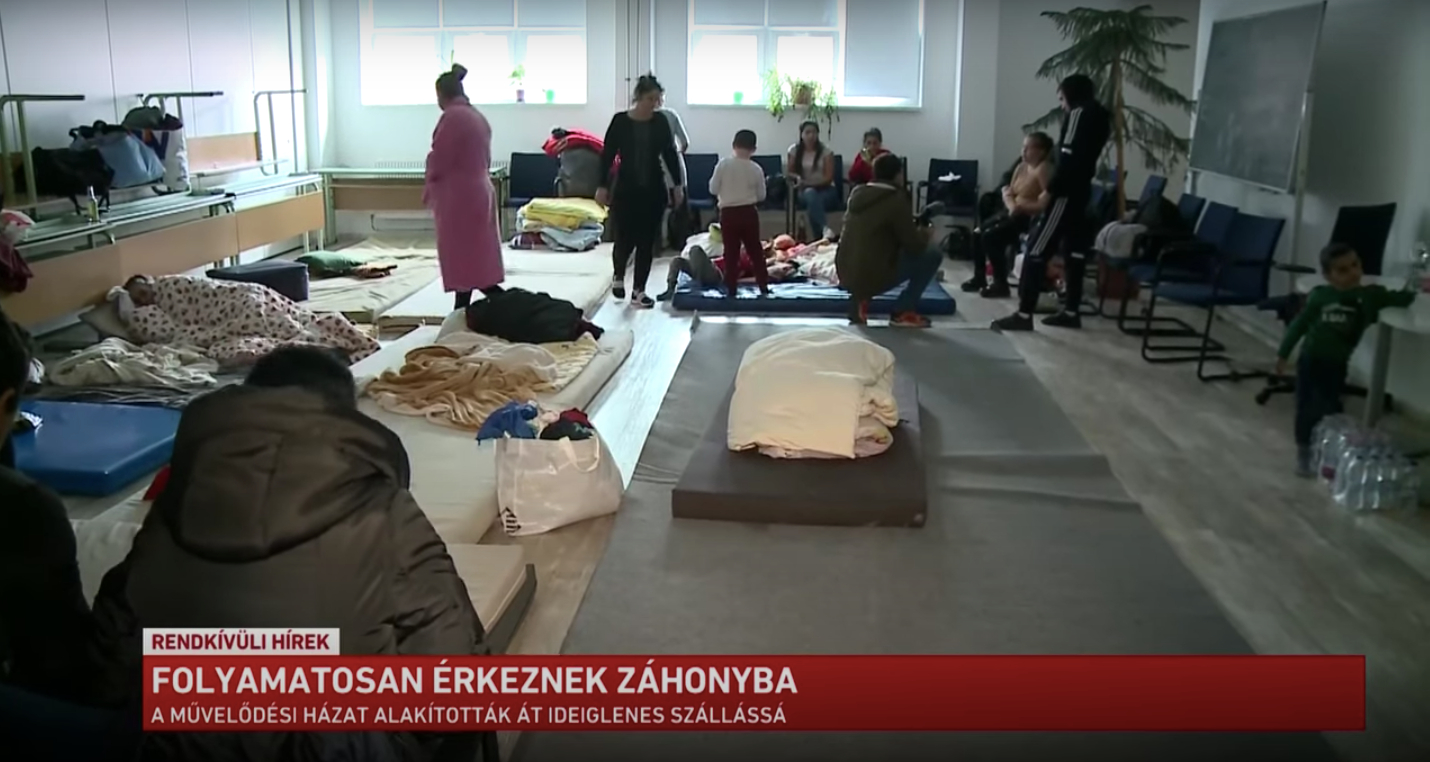 Operatív törzsek segítik a menekülőket három megyében