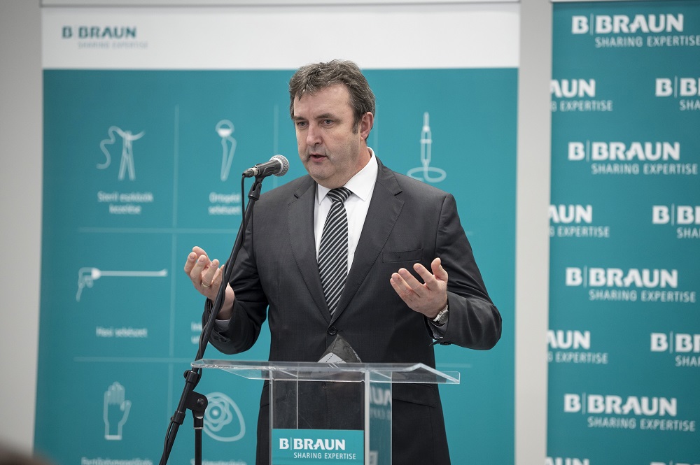 Palkovics László: fontos a felsőoktatás és az ipar együttműködésének erősítése