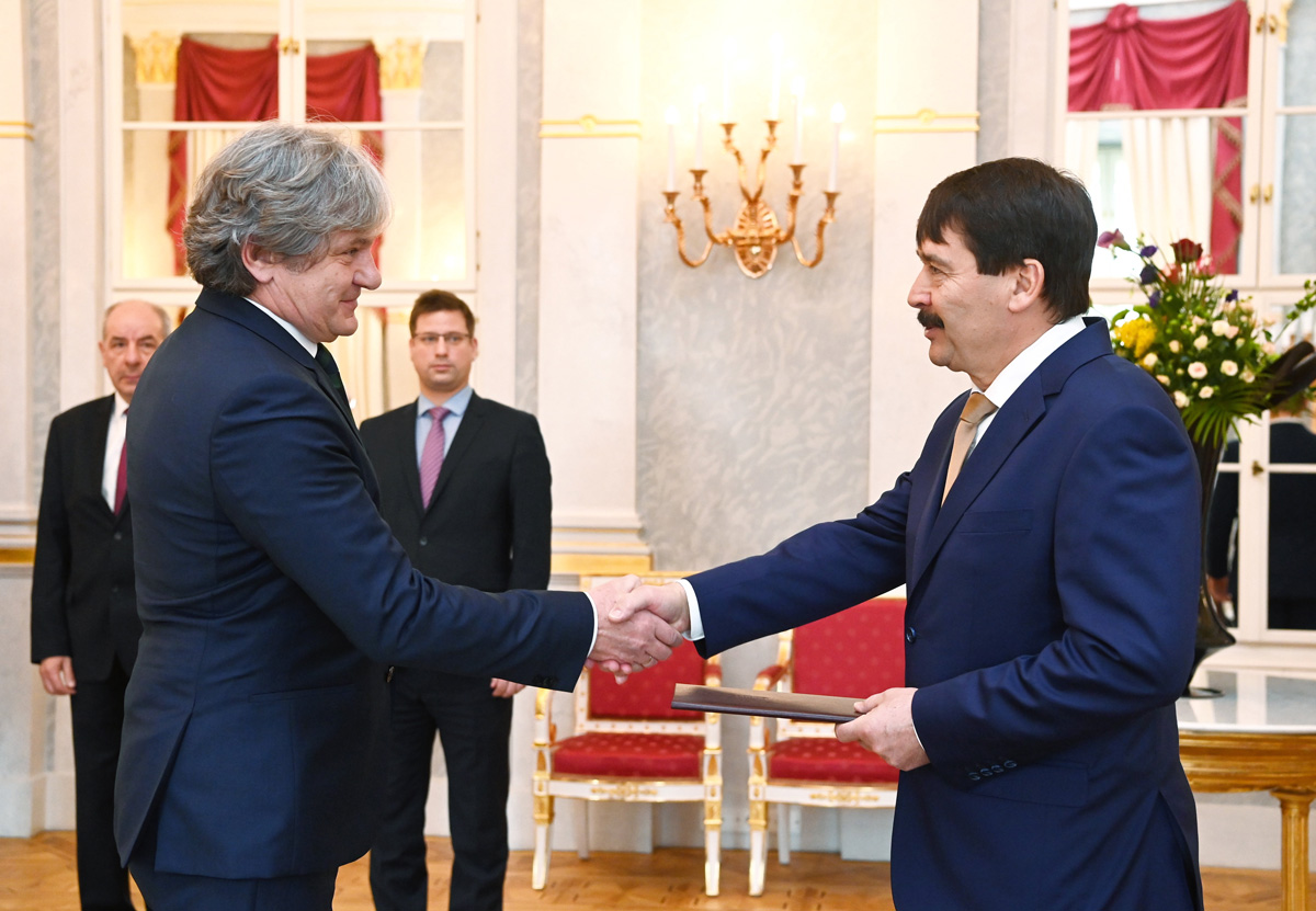 Az SZFE előző vezetésének „az egyoldalú világnézet volt fontos”