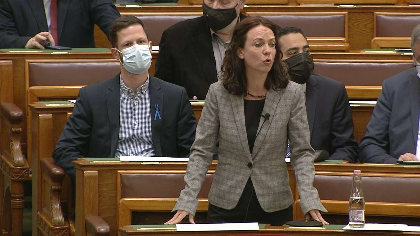 Hétfőtől ismét Szabó Tímea vezeti a Párbeszéd parlamenti frakcióját