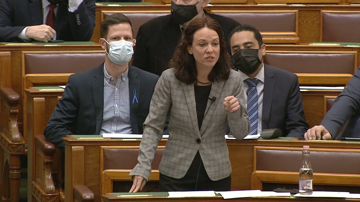 A kutyaürülék elfogyasztásáról posztolt Szabó Tímea vasárnap délben