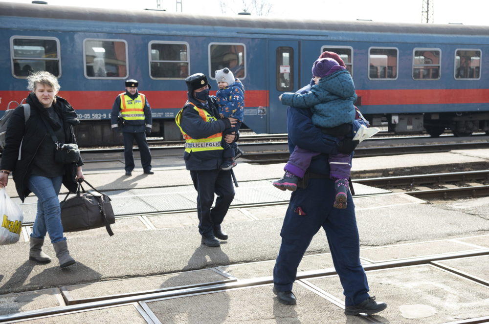 Az adományokkal üzletszerűen visszaélőket szűrik ki a rendőrök
