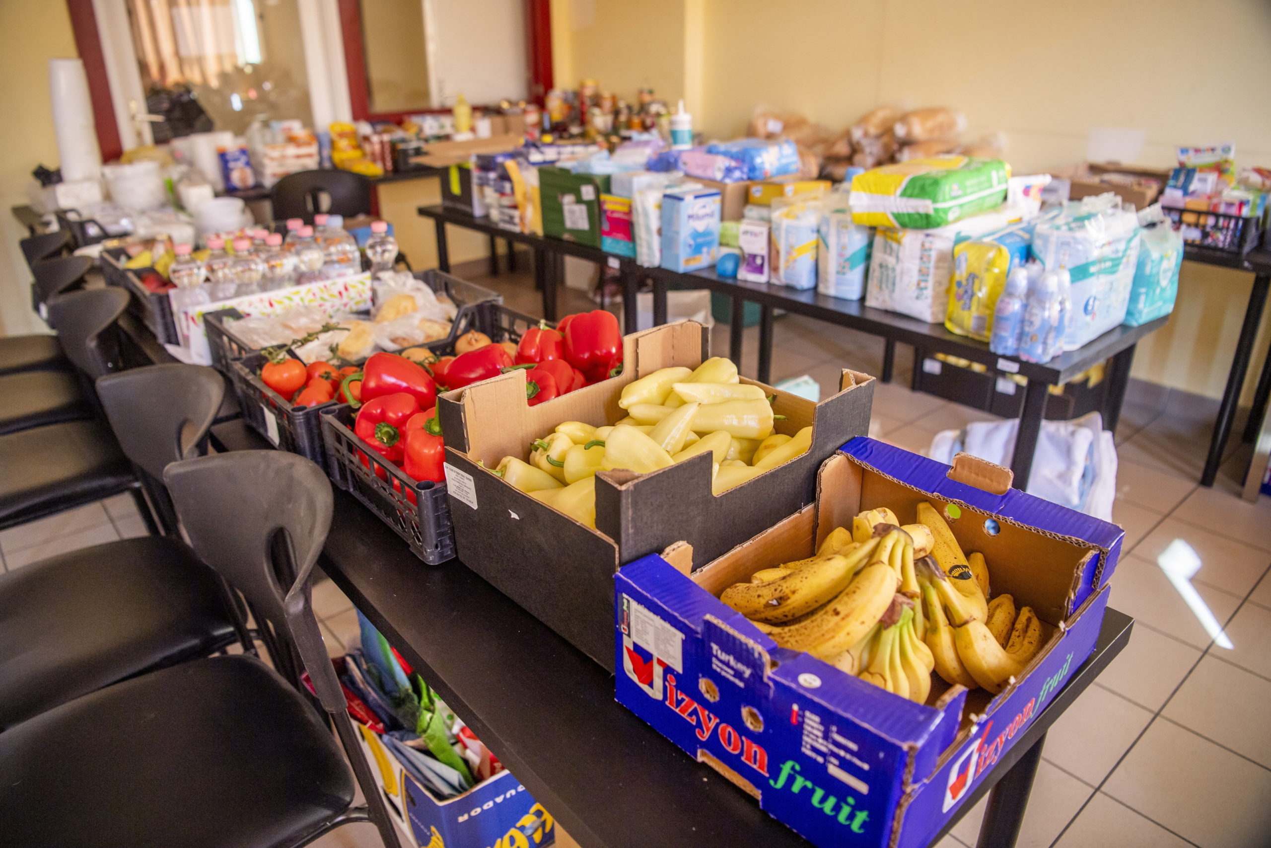 Folytatódik a menekültek segítése