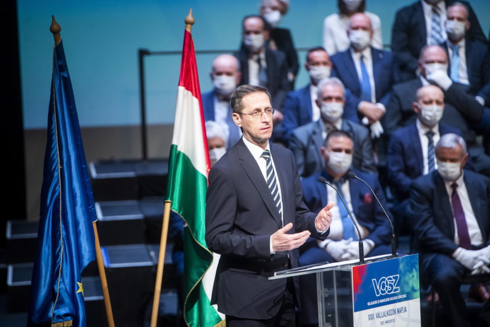 A kormány a háború hatásainak tompításán dolgozik