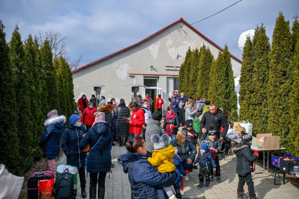 A menekülteket segíti a katolikus egyház nagyböjti élelmiszergyűjtése