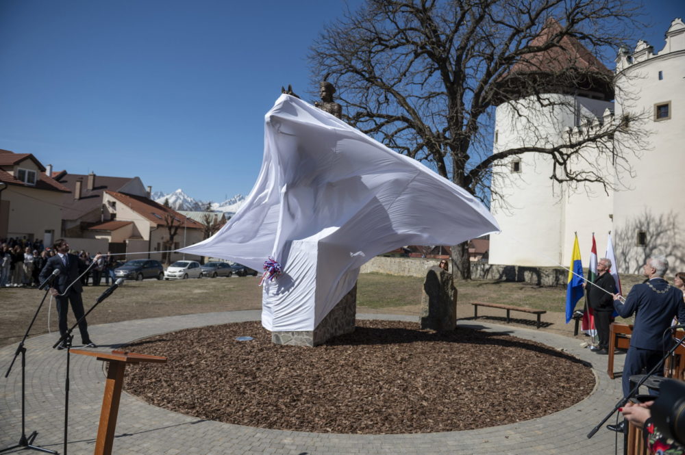Felavatták Thököly Imre fejedelem lovasszobrát Késmárkon