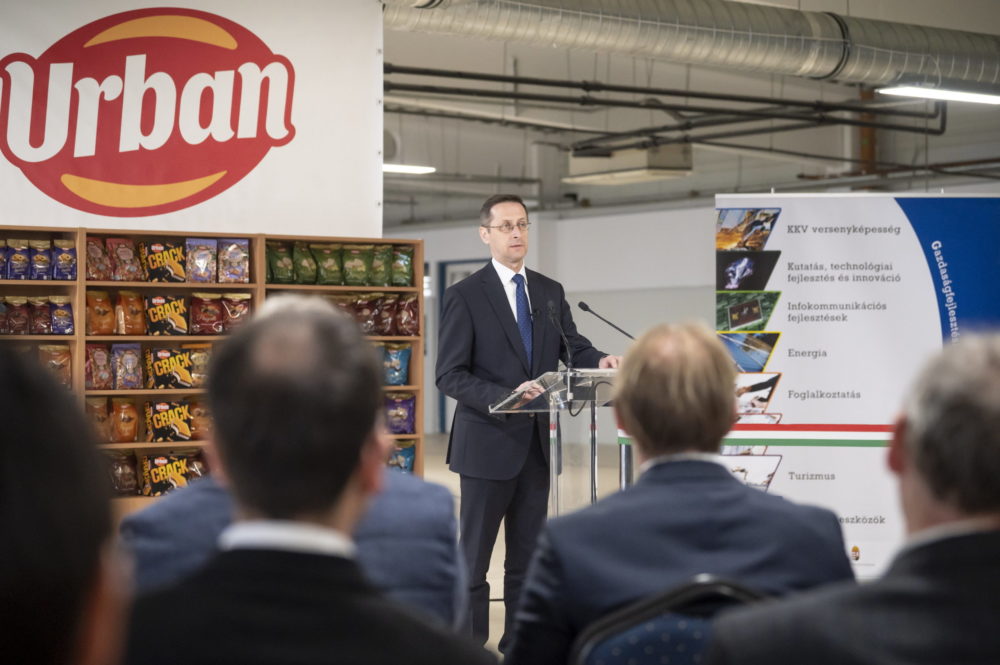 Új üzemcsarnokot adtak át az Urbán Édesipari Termékgyártó Kft.-nél Rétságon