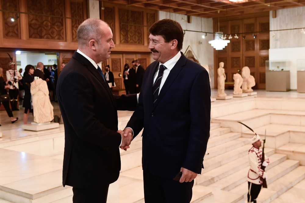 Bulgáriát sem rángathatják bele a háborúba