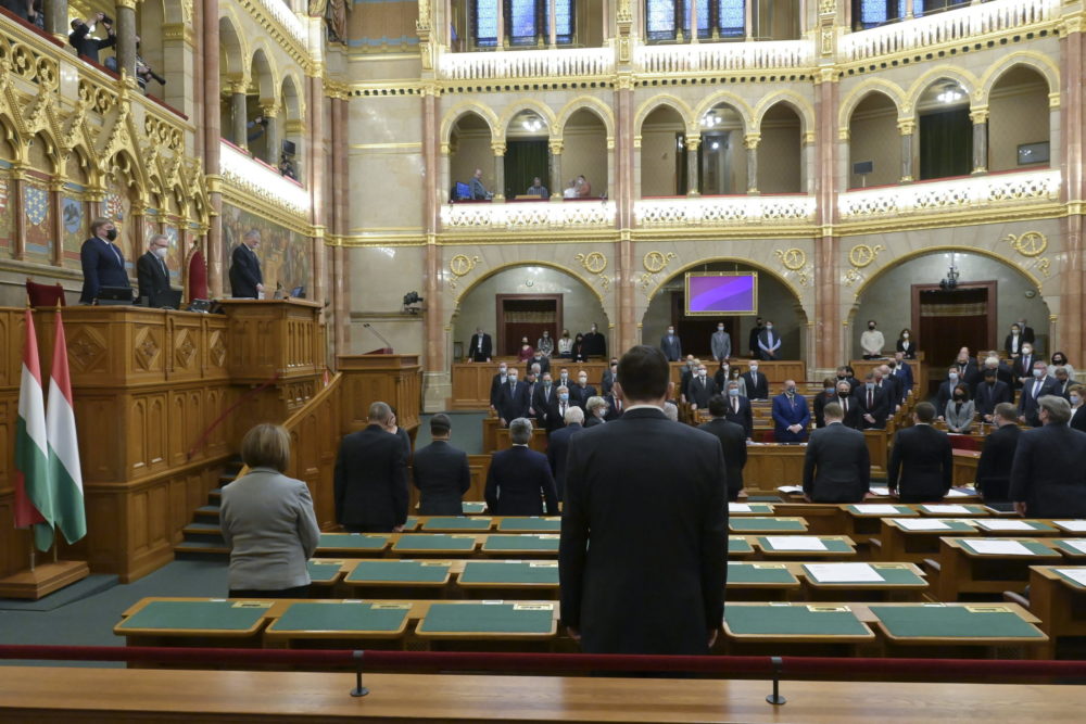 Köztársasági elnököt választ a parlament