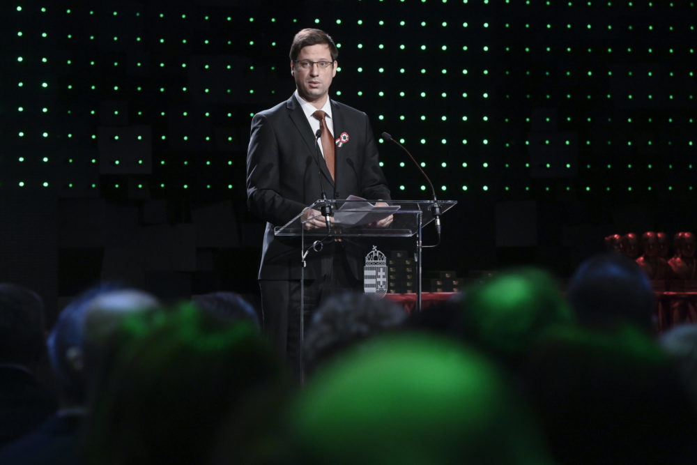 Gulyás Gergely: A béke ügyét kell szolgálnunk