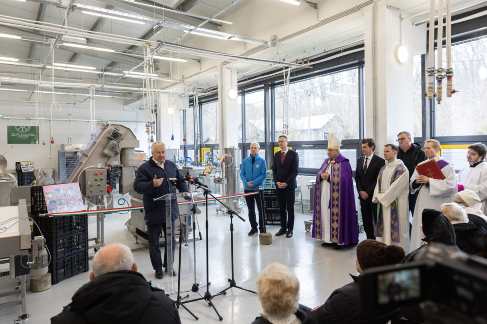 Átadták a ciszterci nővérek gyümölcsfeldolgozó manufaktúráját Kismaroson