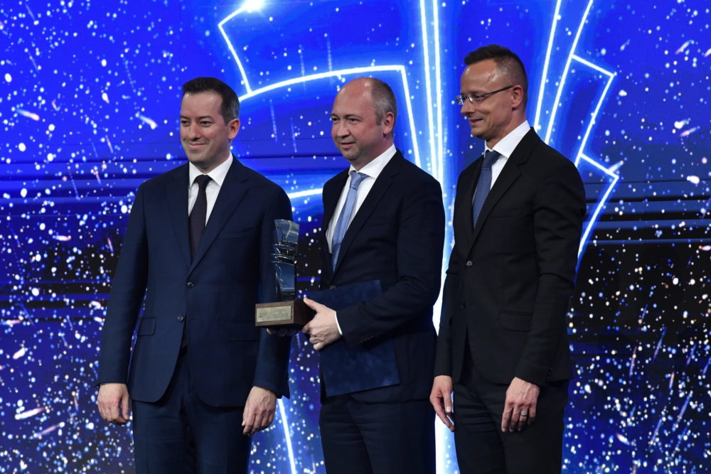 A kormány a nemzeti érdekeknek megfelelően kezelte a válságokat