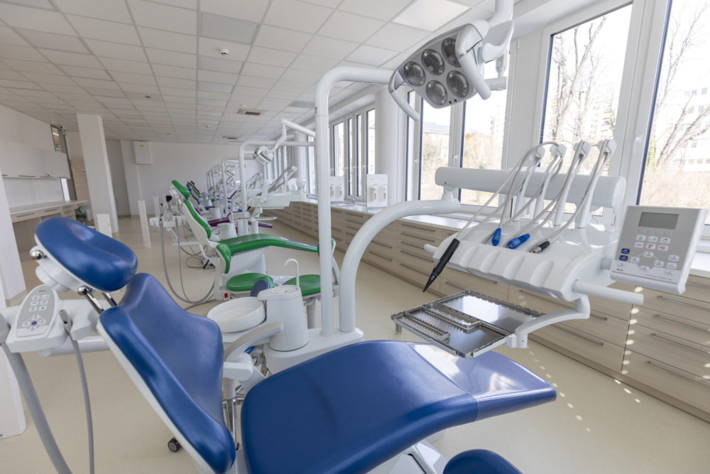 Átadták a Pécsi Tudományegyetem új fogászati oktatási központját