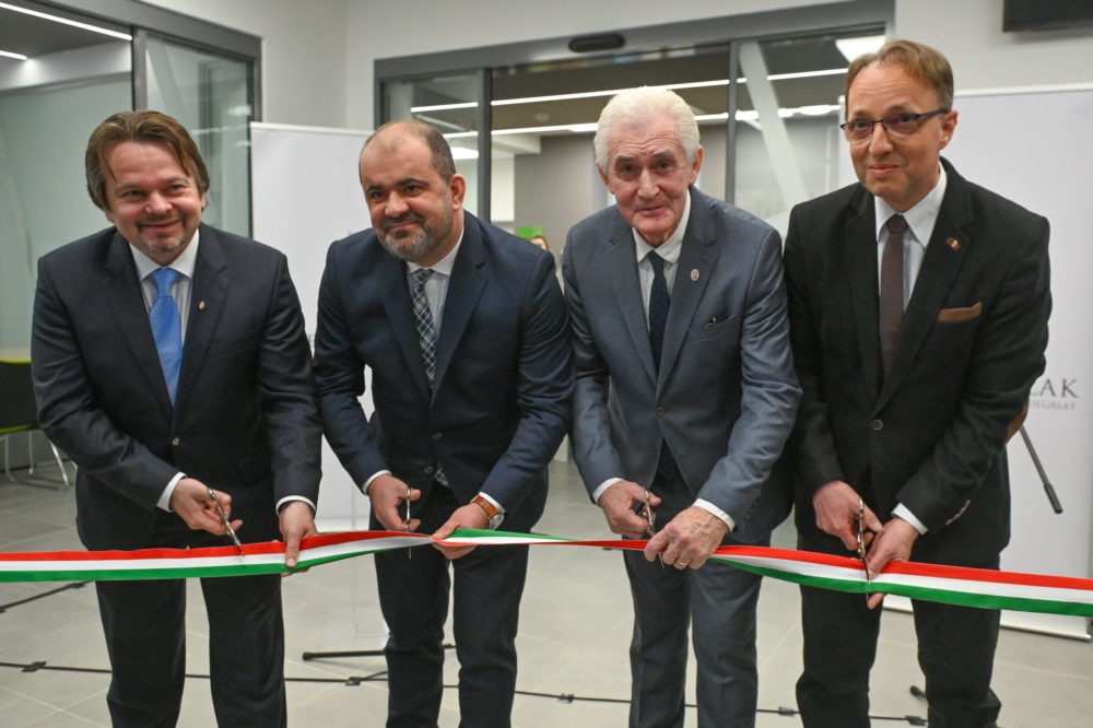 Kormányablakot adtak át Tökölön