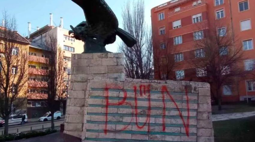 Megrongálták a hegyvidéki turulszobrot