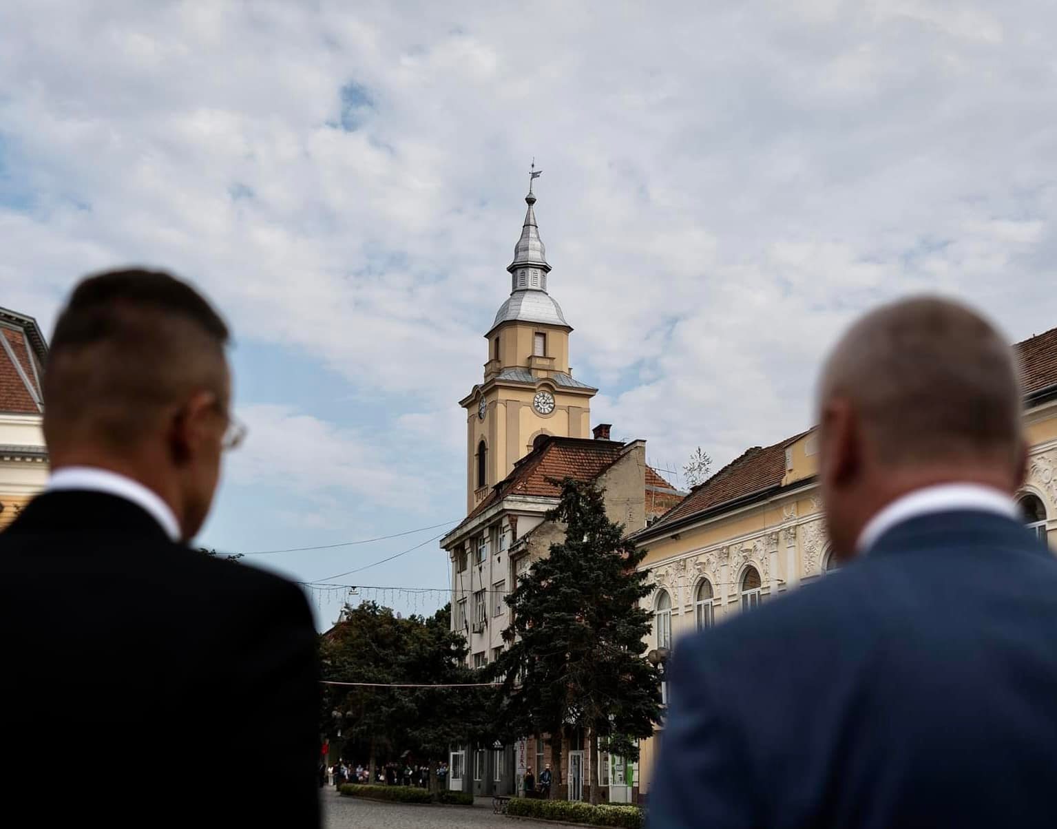 Szijjártó Péter: a kormány segít Beregszászon