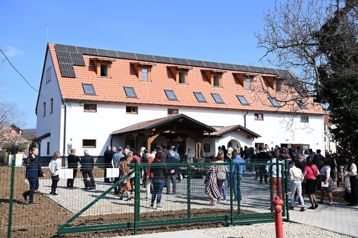 Ökumenikus cserkészotthon épült a régi magtárból Pátyon