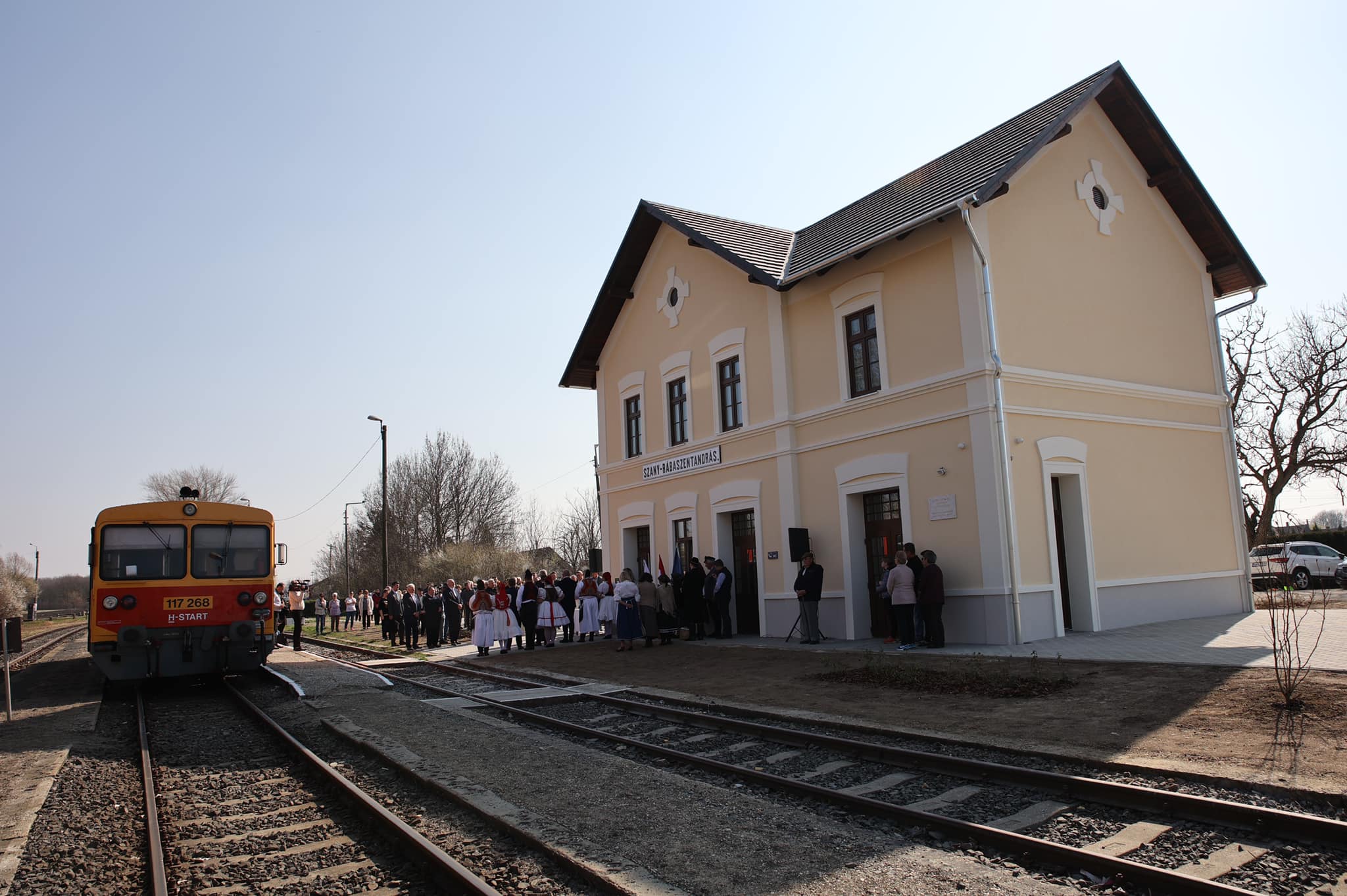 Kétmilliárd forintból újulnak meg vasútállomások a Magyar falu programban