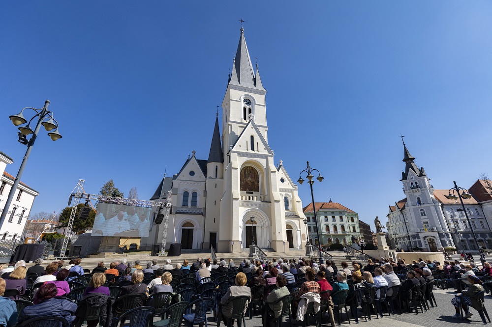 Átadták a megújult kaposvári székesegyházat