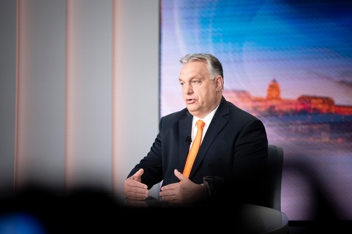 Orbán Viktor: A választás tétje béke vagy háború