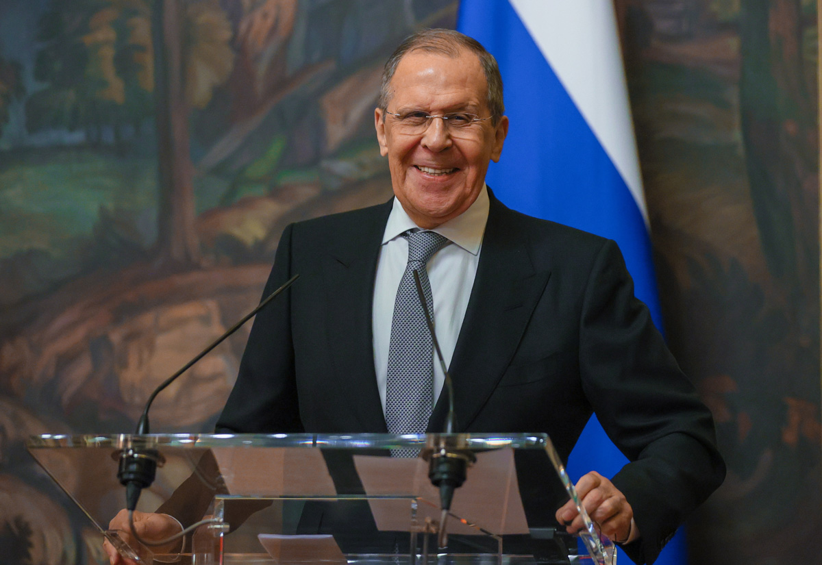 Szergej Lavrov elárulta, mikor kerülhet sor Putyin és Zelenszkij találkozójára