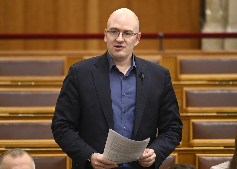 Unióellenességtől az unió kiszolgálásáig