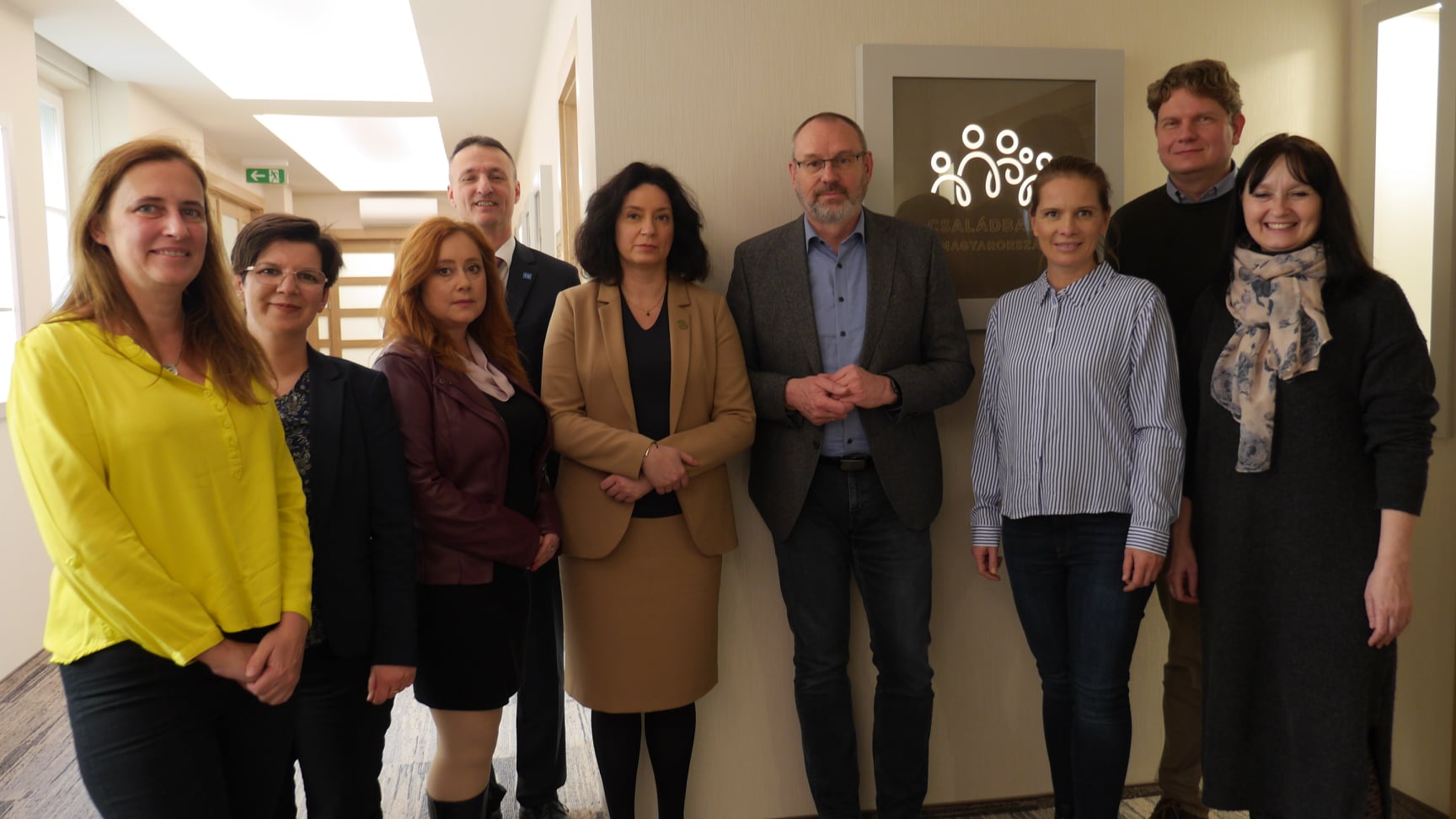 A menekültek segítéséről egyeztetett Zsigó Róbert