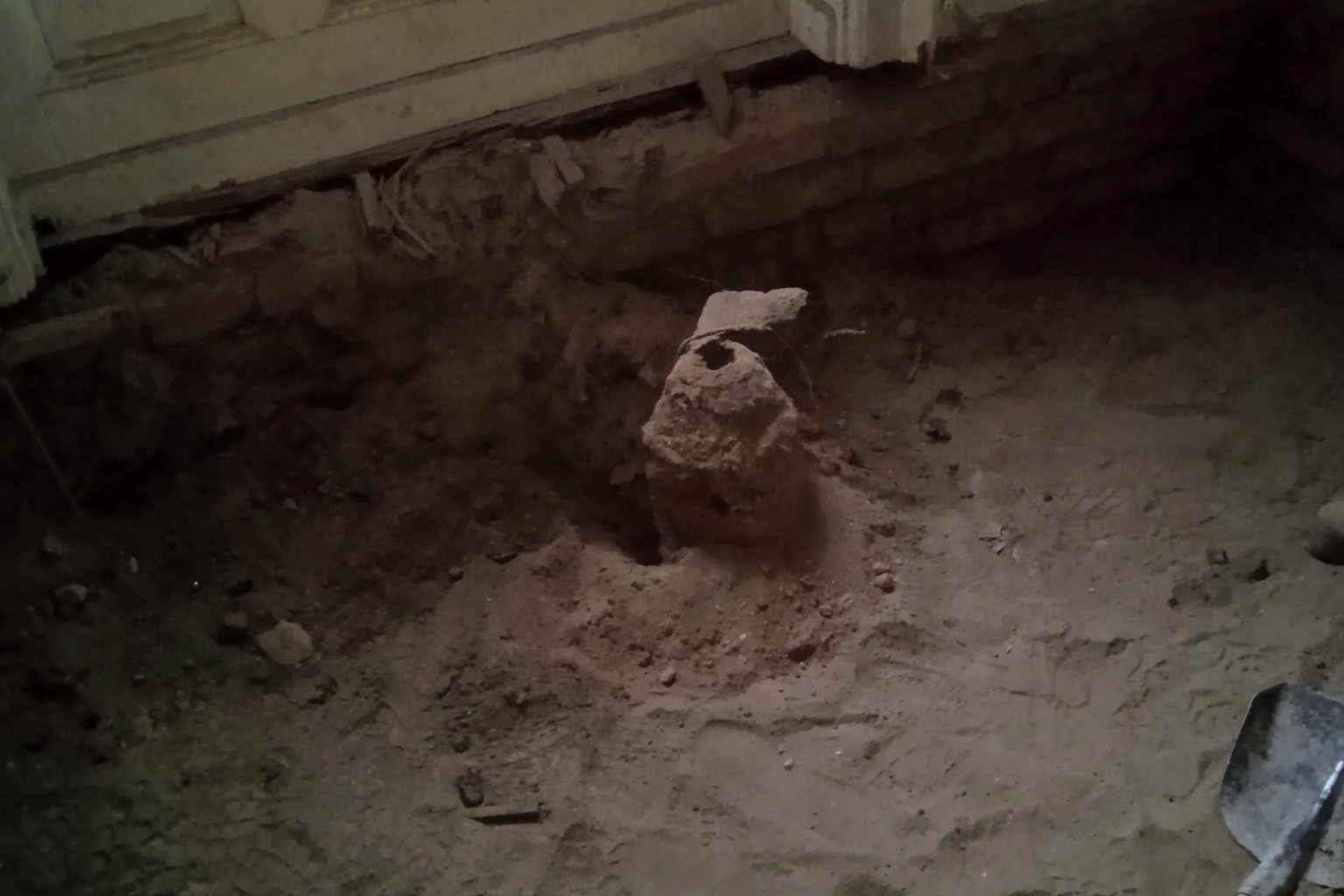 Íme a pesti gyerekszoba padlója alól előkerült bomba