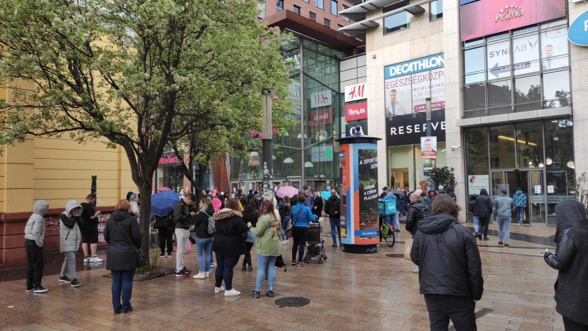 Putyint és az orosz gázt emlegetve fenyegették bombával a magyar plázákat