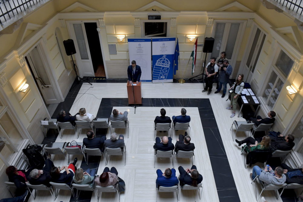 Huszonnégy országgyűlési képviselő vette át megbízólevelét hétfőn