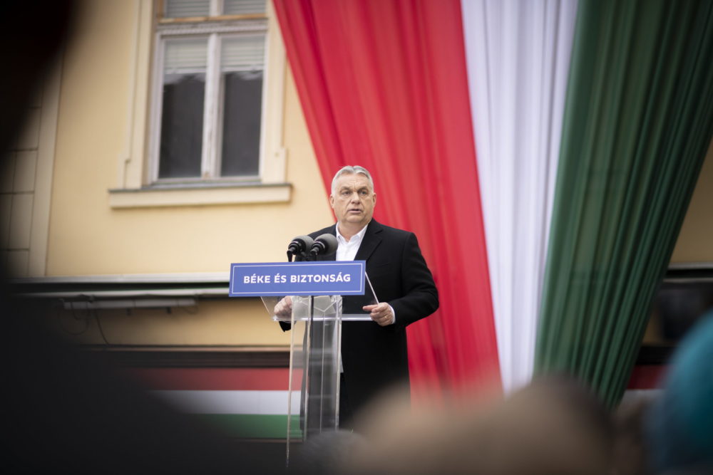 Orbán Viktor: Ha a baloldal nyer, másnap megindulnak a fegyverszállítmányok