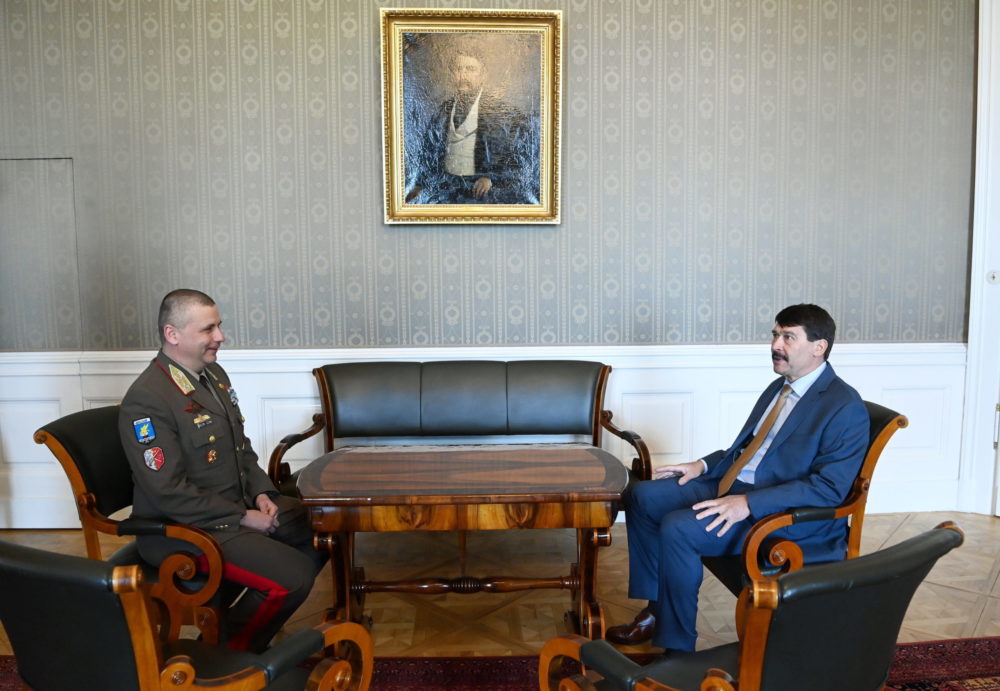 A Magyar Honvédség parancsnokával folytatott megbeszélést az államfő