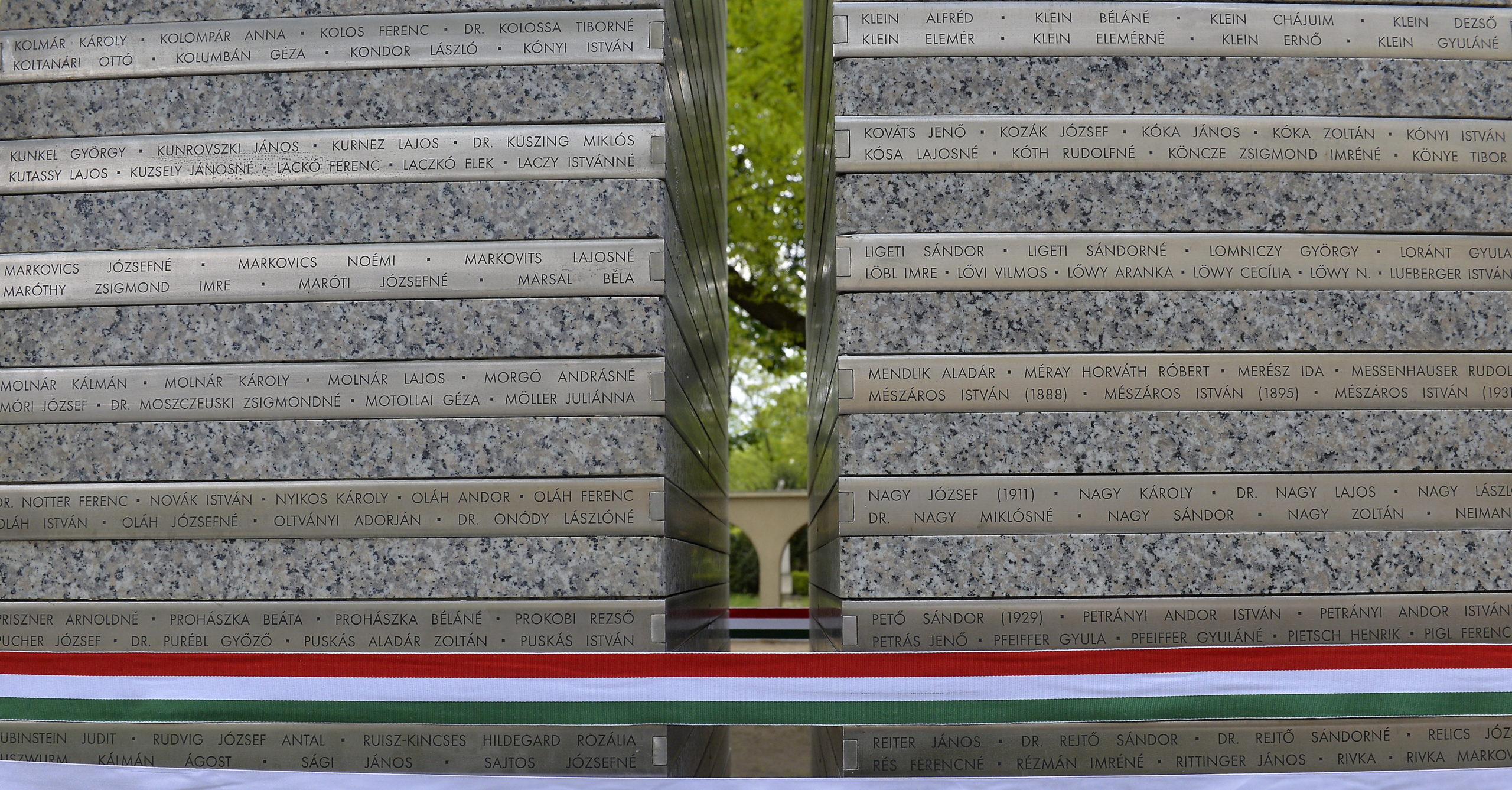 Felavatták a második világháború XII. kerületi áldozatainak emlékművét