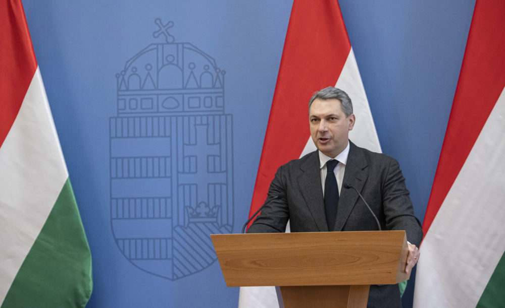 Lázár János legyőzte Márki-Zay Pétert, a baloldal miniszterelnök-jelöltjét