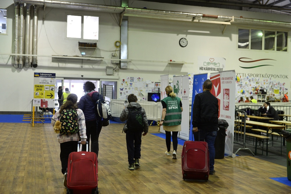 Több mint tízezren érkeztek pénteken Ukrajnából