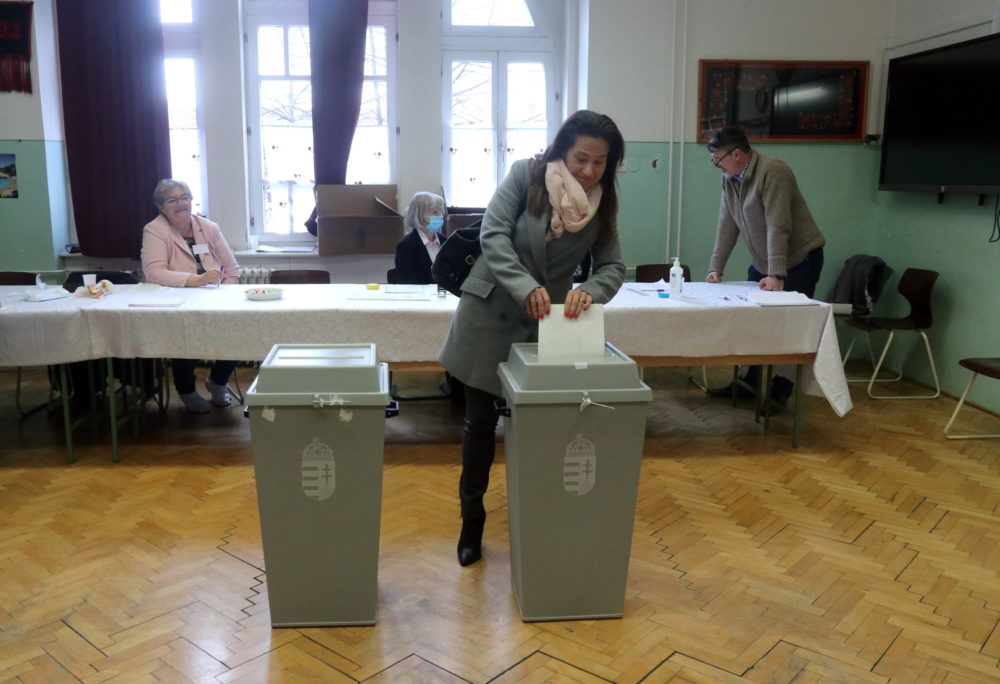 A népszavazáson a szavazásra jogosultak 52,18 százaléka voksolt 15 óráig