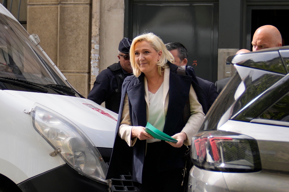 Zavargással reagáltak az antifasiszták a francia elnökválasztás eredményére