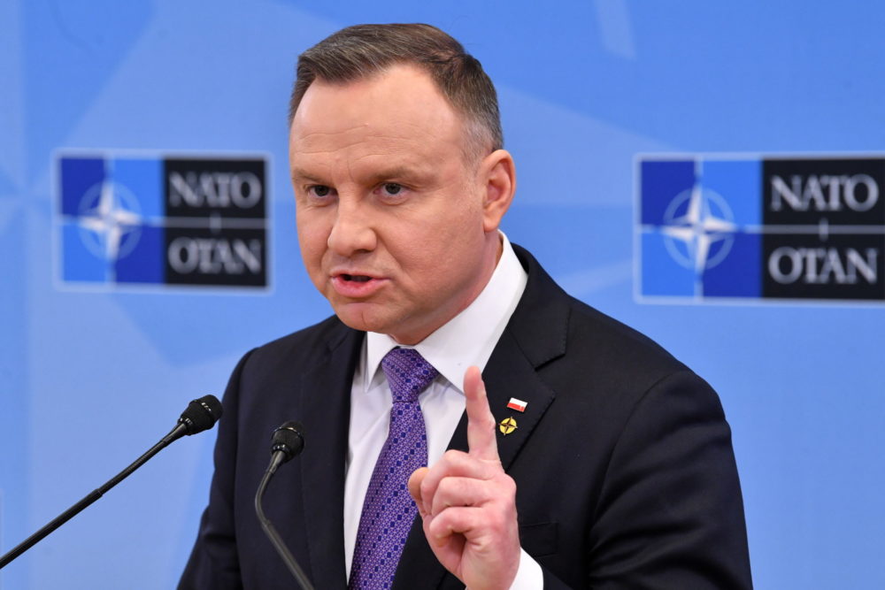 Duda: Teljes elszigeteléssel kell járnia a Moszkva elleni szankcióknak