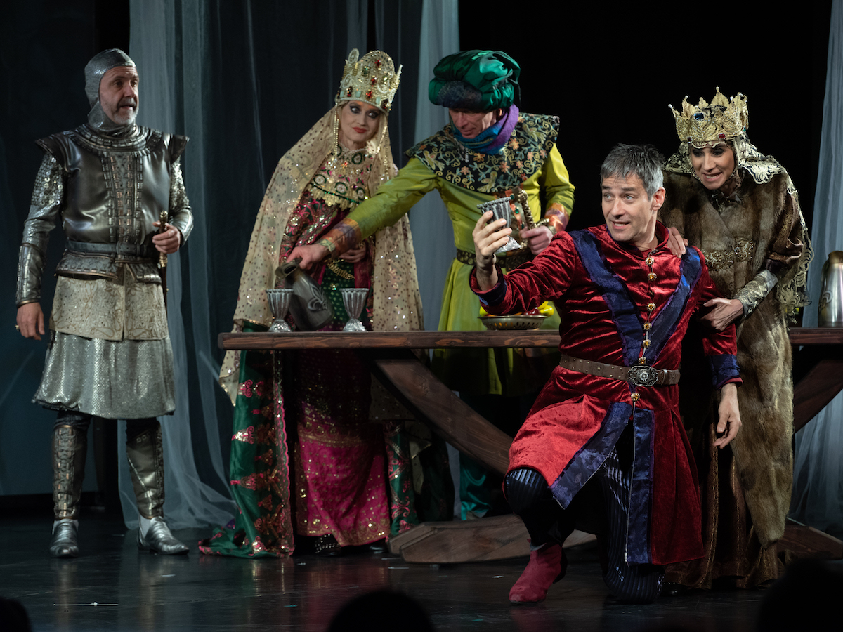 Diplomácia, logisztika és cselszövés a XIV. századi Európában