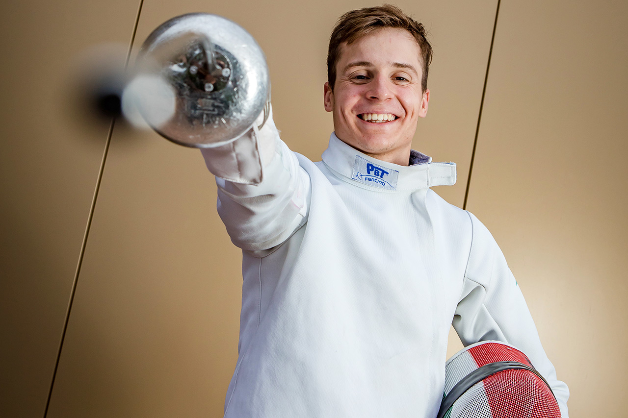 A Jóisten a vállamra tette a kezét