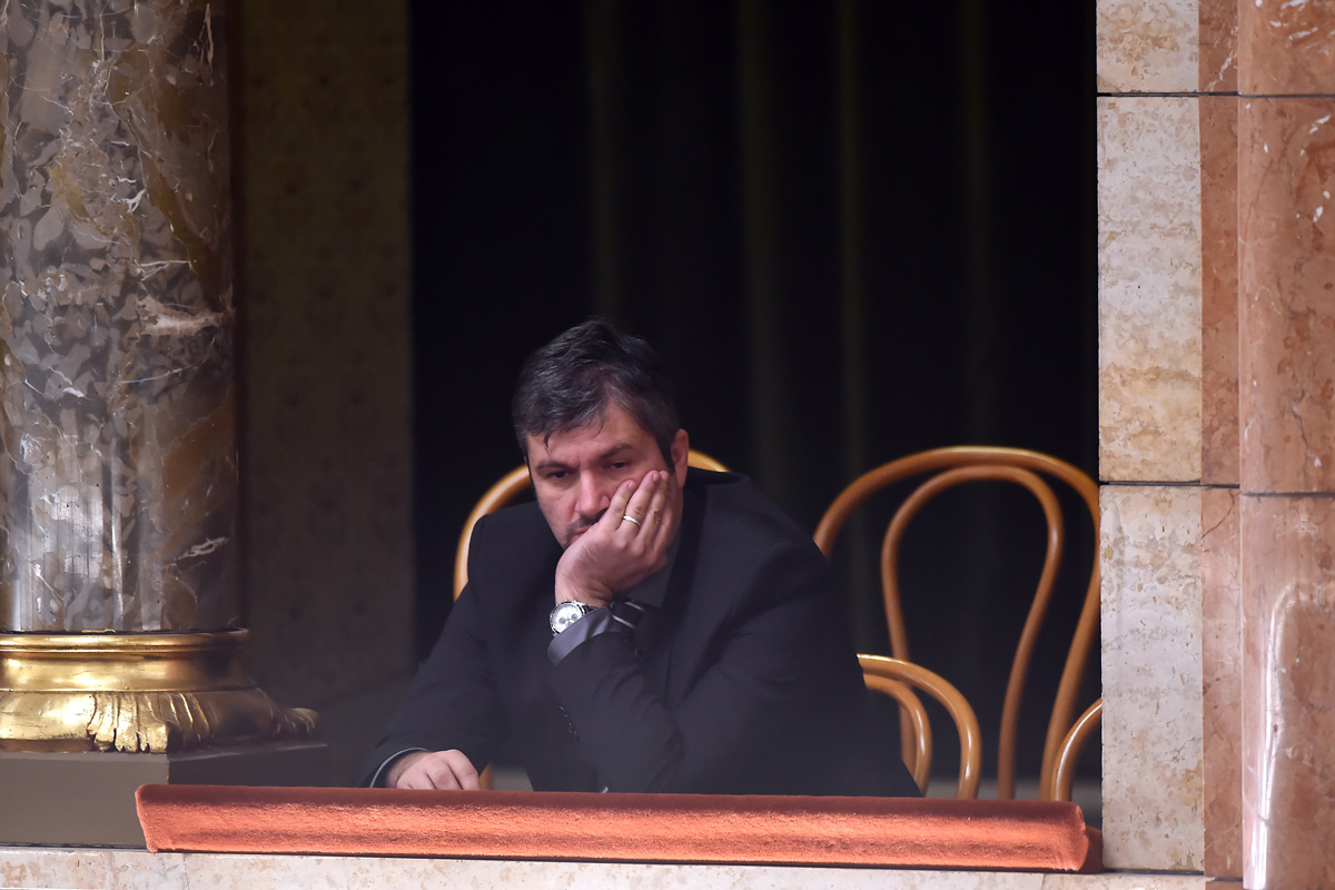 Nem tehet esküt jövő hétfőn Hadházy Ákos