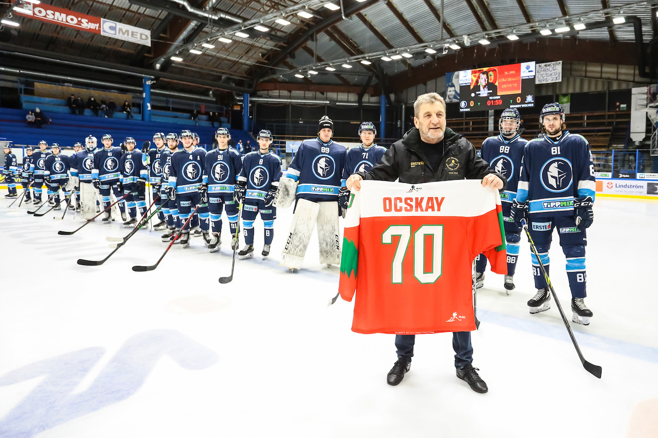 Az első osztályra váltott jegyet