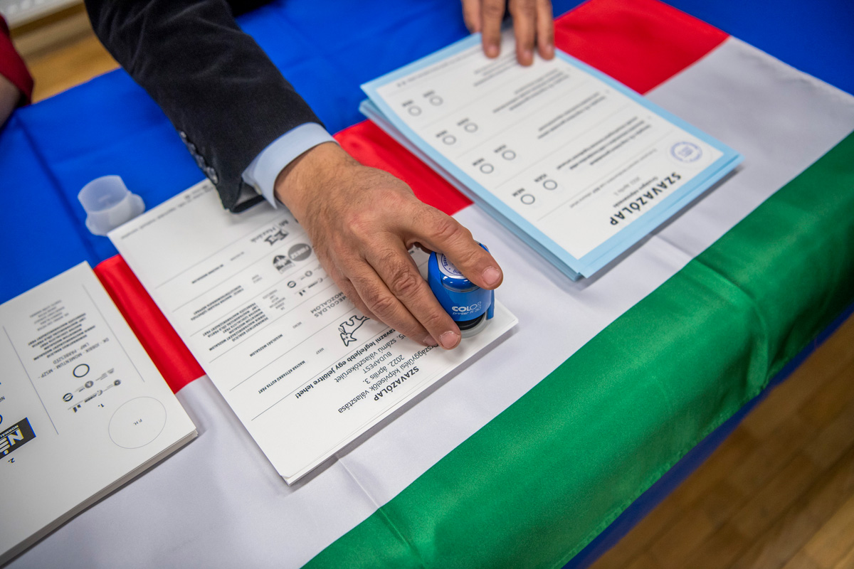 A Fidesz-KDNP 55,75 százalékkal vezet 57,64 százalékos feldolgozottságnál