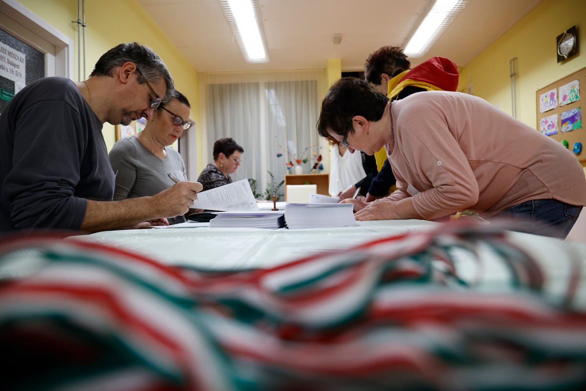 A népszavazáson a jogosultak 67,06 százaléka voksolt 18:30-ig