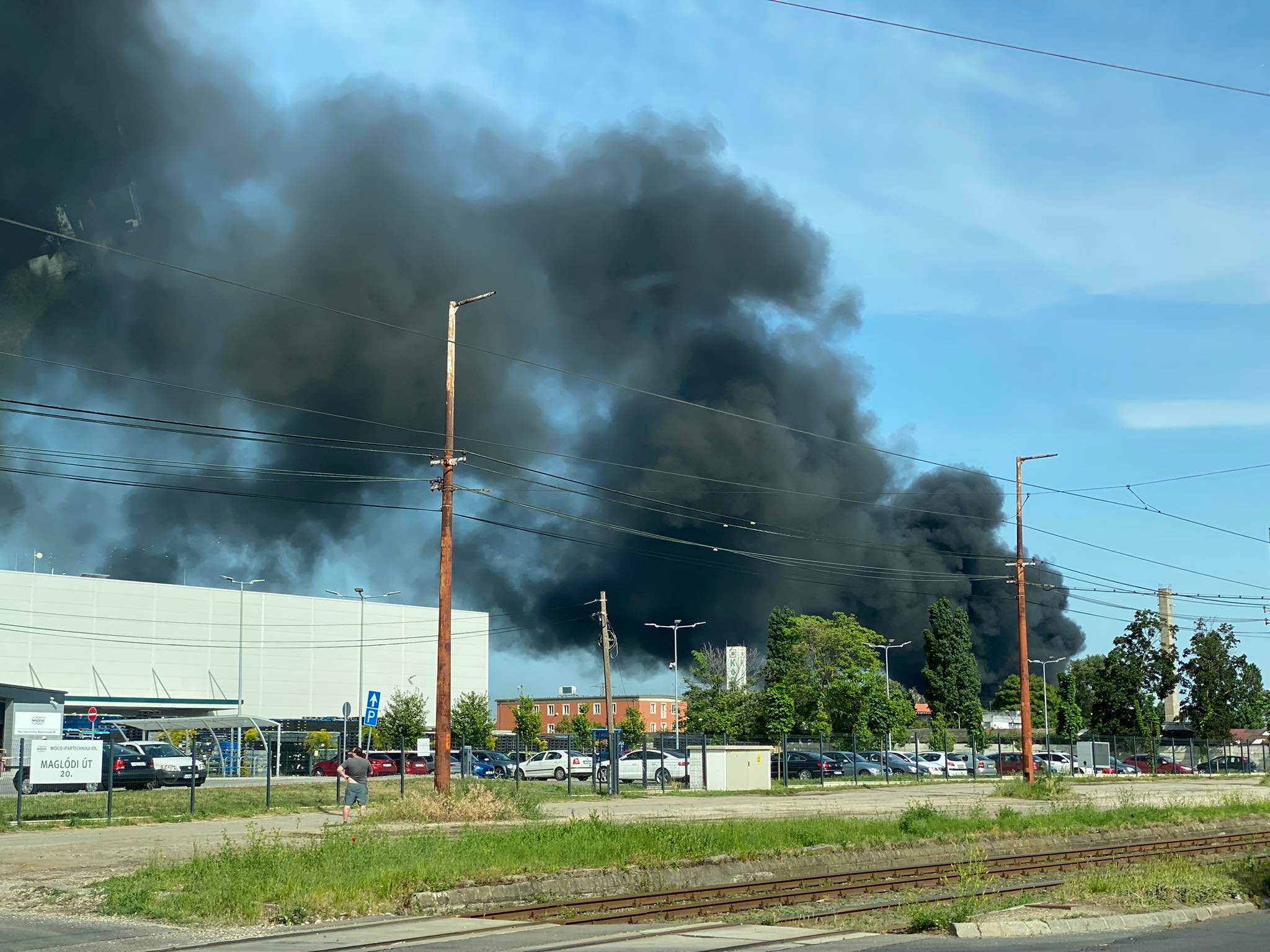 Összehordott elektronikai hulladék gyulladt meg Kőbányán