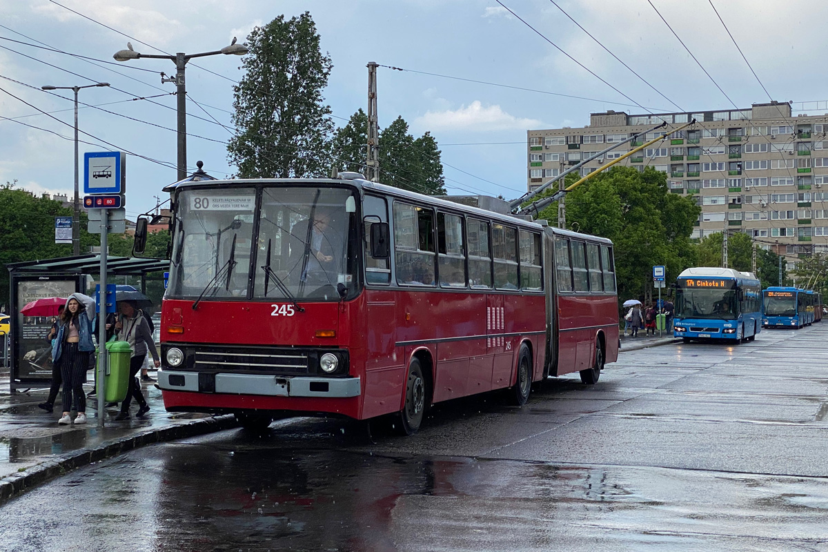 Mostantól minden budapesti troli elsőajtós hétvégenként