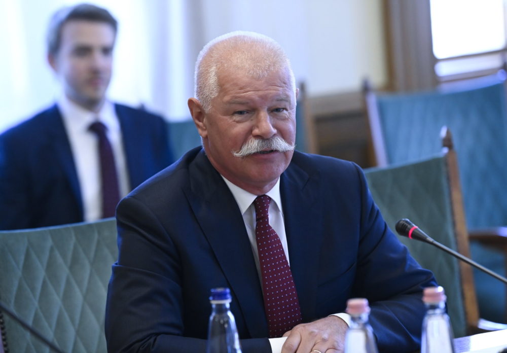 Csák János: hosszú távú célok megfogalmazása az új tárca célja